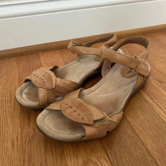 Clarks Reid Timber Wedge Sandal Tan Strappy Open Toe Women’s Size 9 - Picture 1 of 7